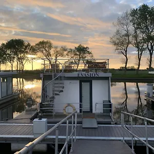 Evasion Botel